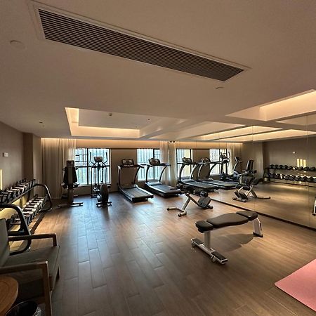 Mehood Lestie International Hotel Nancun Wanbo Metro Station Branch - Free Shuttle Bus To Canton Fair Complex During Canton Fair Period & Free Breakfast & Free Afternoon Tea & Free Midnight Snack & Free Vpn Internet Access Екстериор снимка