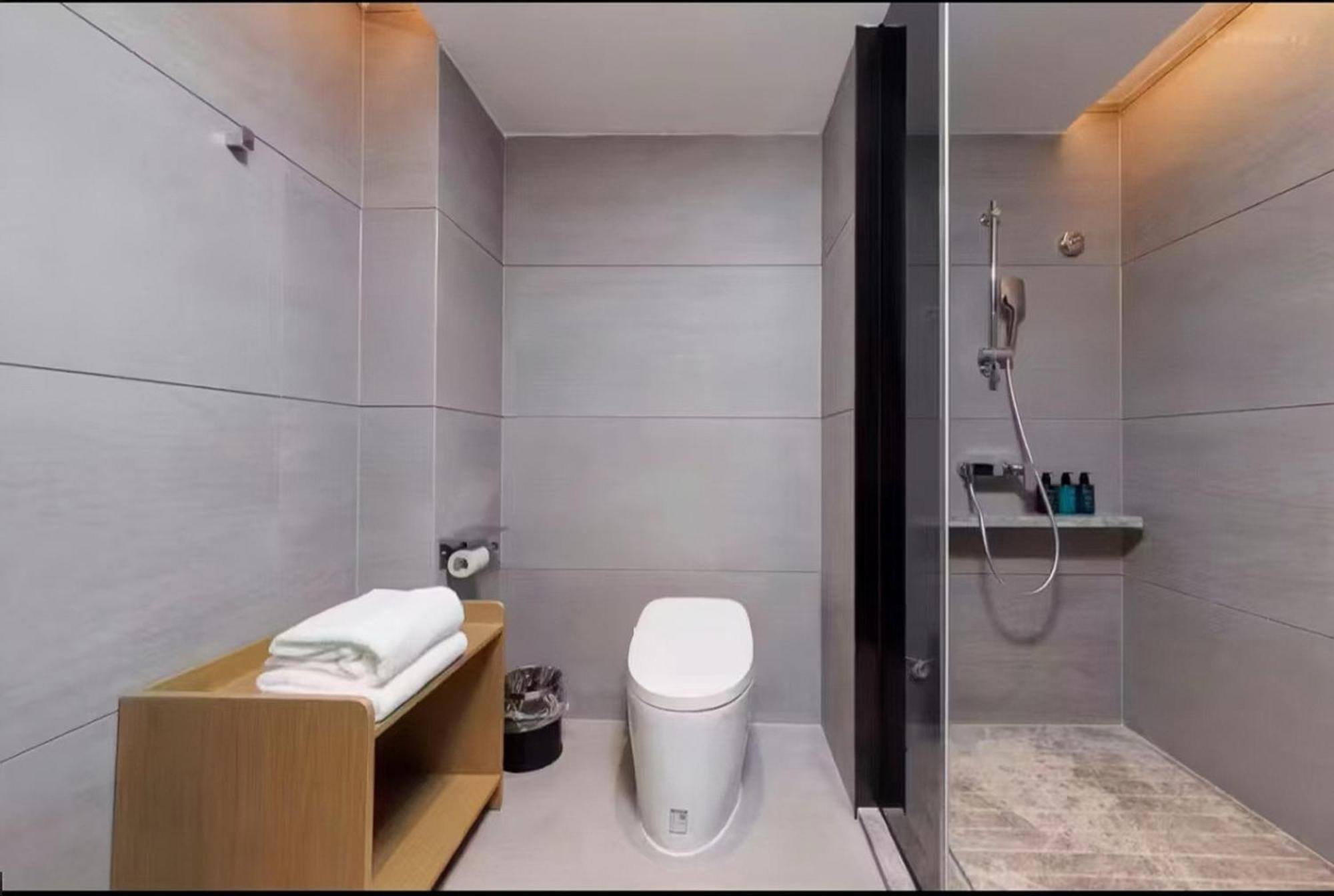 Mehood Lestie International Hotel Nancun Wanbo Metro Station Branch - Free Shuttle Bus To Canton Fair Complex During Canton Fair Period & Free Breakfast & Free Afternoon Tea & Free Midnight Snack & Free Vpn Internet Access Екстериор снимка