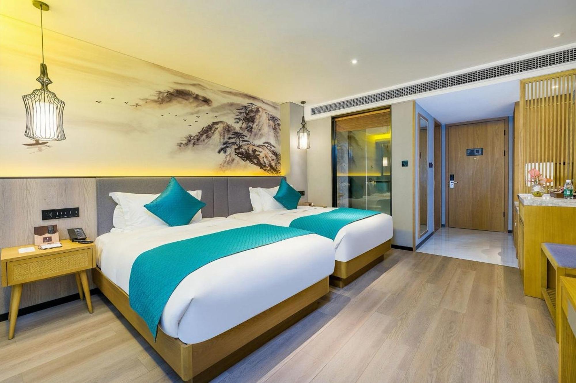 Mehood Lestie International Hotel Nancun Wanbo Metro Station Branch - Free Shuttle Bus To Canton Fair Complex During Canton Fair Period & Free Breakfast & Free Afternoon Tea & Free Midnight Snack & Free Vpn Internet Access Екстериор снимка
