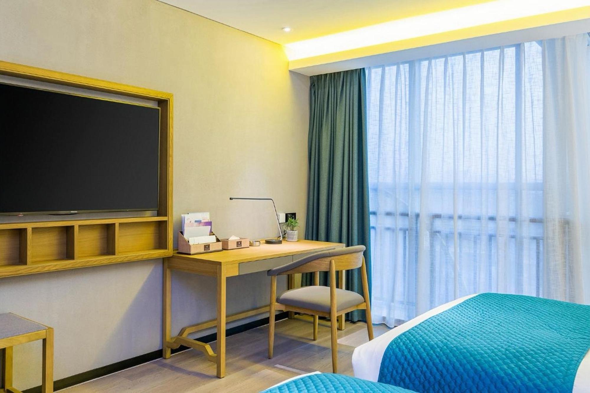 Mehood Lestie International Hotel Nancun Wanbo Metro Station Branch - Free Shuttle Bus To Canton Fair Complex During Canton Fair Period & Free Breakfast & Free Afternoon Tea & Free Midnight Snack & Free Vpn Internet Access Екстериор снимка