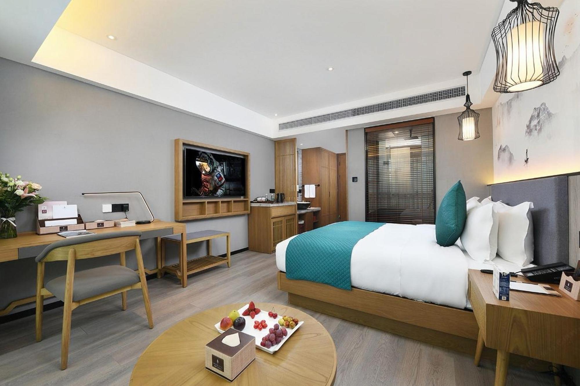 Mehood Lestie International Hotel Nancun Wanbo Metro Station Branch - Free Shuttle Bus To Canton Fair Complex During Canton Fair Period & Free Breakfast & Free Afternoon Tea & Free Midnight Snack & Free Vpn Internet Access Екстериор снимка