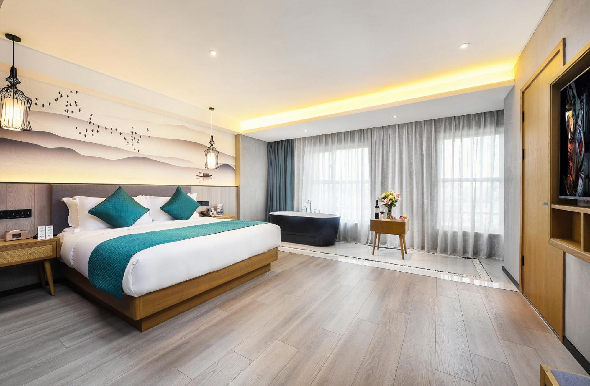 Mehood Lestie International Hotel Nancun Wanbo Metro Station Branch - Free Shuttle Bus To Canton Fair Complex During Canton Fair Period & Free Breakfast & Free Afternoon Tea & Free Midnight Snack & Free Vpn Internet Access Екстериор снимка