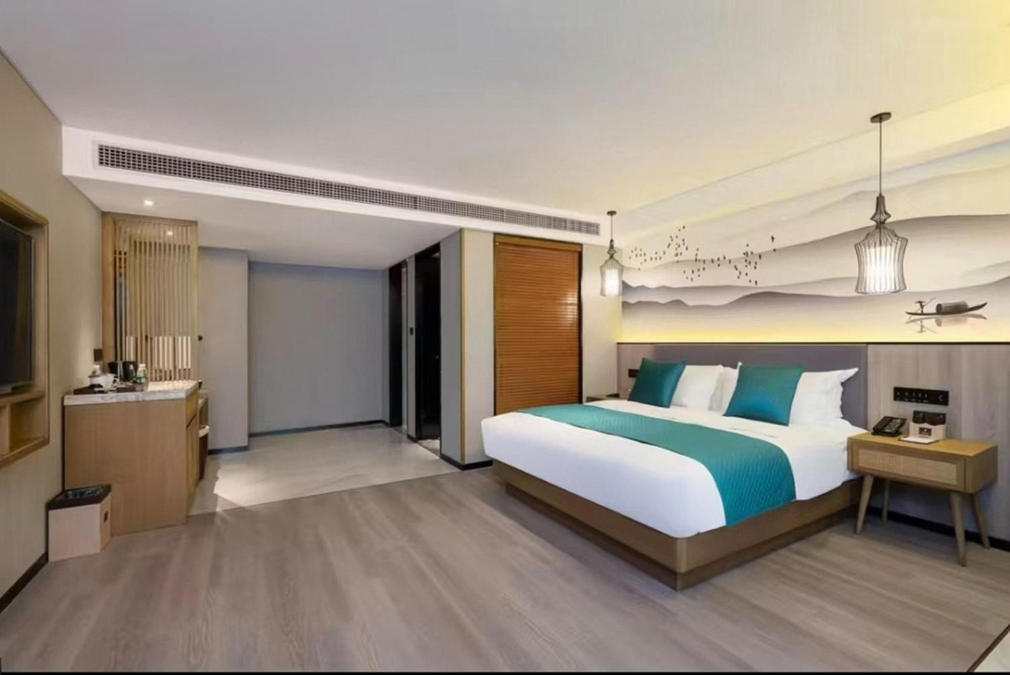 Mehood Lestie International Hotel Nancun Wanbo Metro Station Branch - Free Shuttle Bus To Canton Fair Complex During Canton Fair Period & Free Breakfast & Free Afternoon Tea & Free Midnight Snack & Free Vpn Internet Access Екстериор снимка