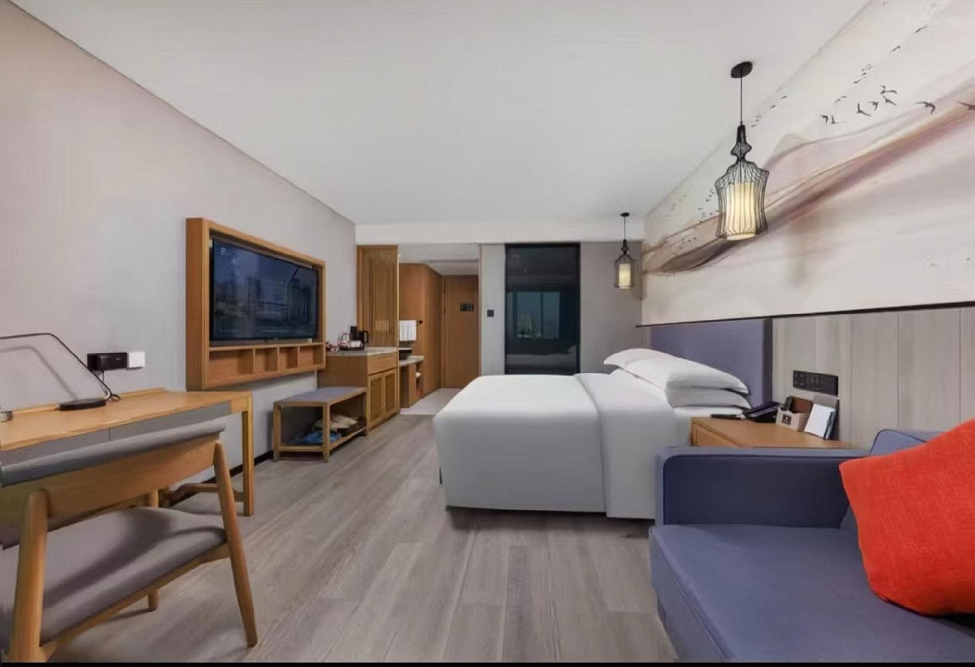 Mehood Lestie International Hotel Nancun Wanbo Metro Station Branch - Free Shuttle Bus To Canton Fair Complex During Canton Fair Period & Free Breakfast & Free Afternoon Tea & Free Midnight Snack & Free Vpn Internet Access Екстериор снимка