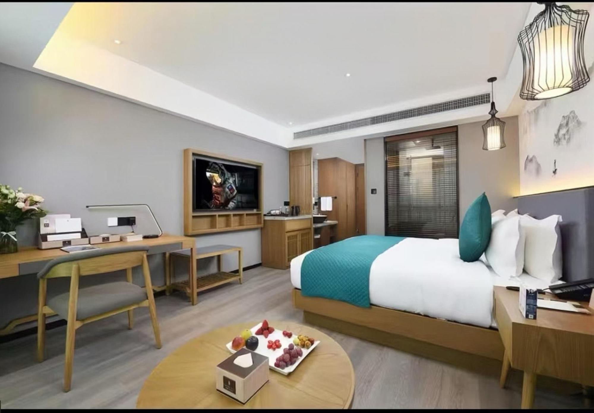 Mehood Lestie International Hotel Nancun Wanbo Metro Station Branch - Free Shuttle Bus To Canton Fair Complex During Canton Fair Period & Free Breakfast & Free Afternoon Tea & Free Midnight Snack & Free Vpn Internet Access Екстериор снимка