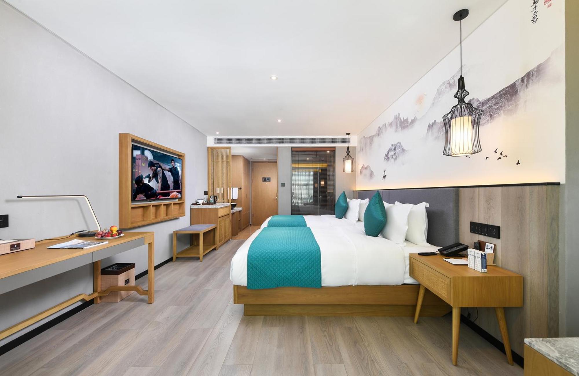 Mehood Lestie International Hotel Nancun Wanbo Metro Station Branch - Free Shuttle Bus To Canton Fair Complex During Canton Fair Period & Free Breakfast & Free Afternoon Tea & Free Midnight Snack & Free Vpn Internet Access Екстериор снимка