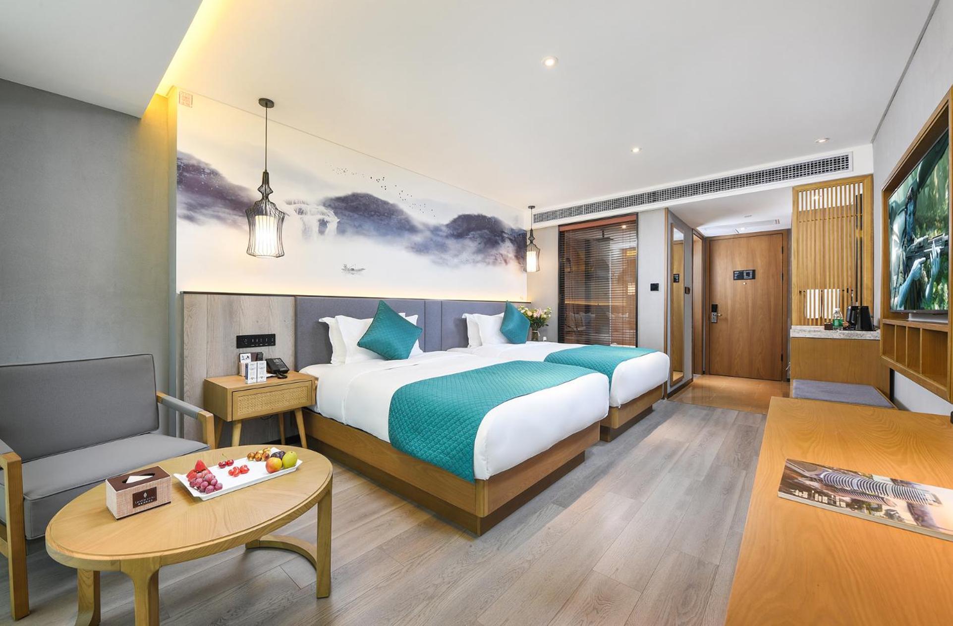 Mehood Lestie International Hotel Nancun Wanbo Metro Station Branch - Free Shuttle Bus To Canton Fair Complex During Canton Fair Period & Free Breakfast & Free Afternoon Tea & Free Midnight Snack & Free Vpn Internet Access Екстериор снимка