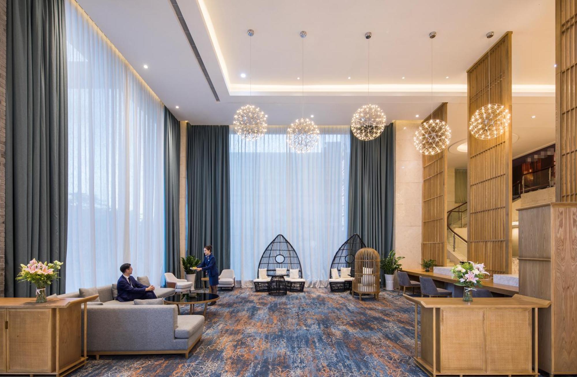Mehood Lestie International Hotel Nancun Wanbo Metro Station Branch - Free Shuttle Bus To Canton Fair Complex During Canton Fair Period & Free Breakfast & Free Afternoon Tea & Free Midnight Snack & Free Vpn Internet Access Екстериор снимка