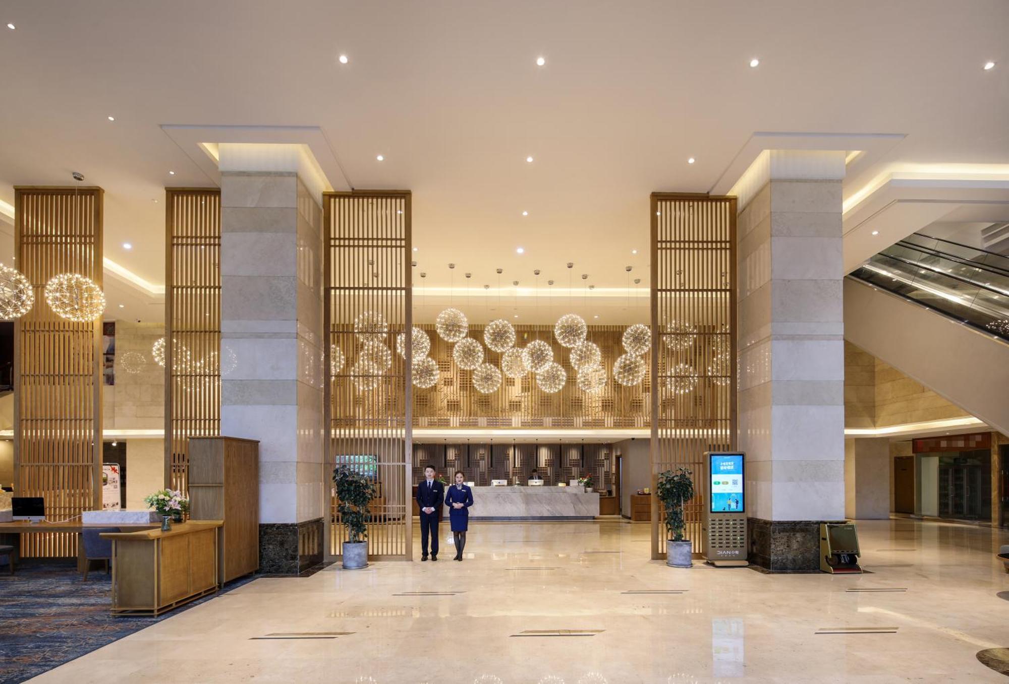 Mehood Lestie International Hotel Nancun Wanbo Metro Station Branch - Free Shuttle Bus To Canton Fair Complex During Canton Fair Period & Free Breakfast & Free Afternoon Tea & Free Midnight Snack & Free Vpn Internet Access Екстериор снимка
