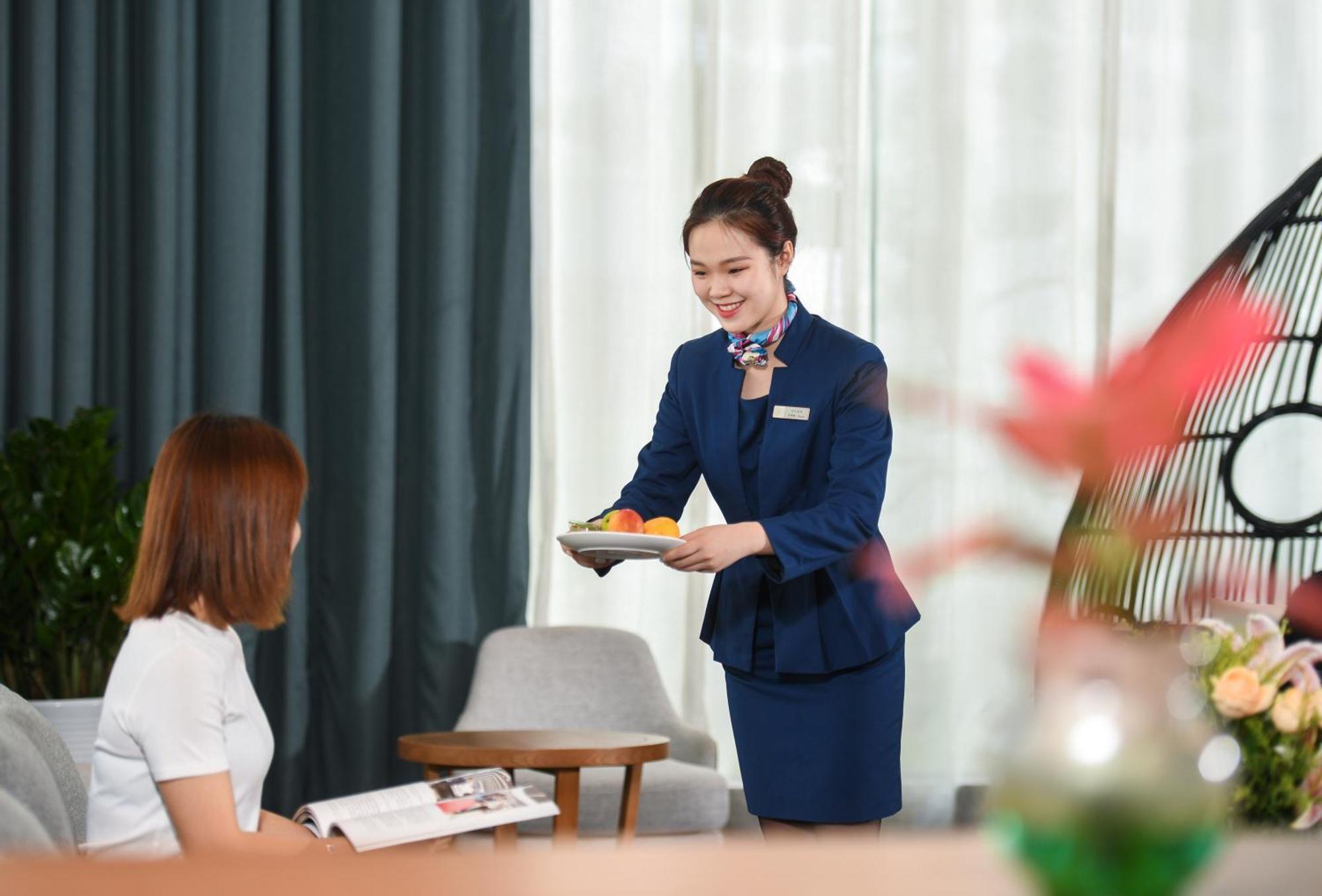 Mehood Lestie International Hotel Nancun Wanbo Metro Station Branch - Free Shuttle Bus To Canton Fair Complex During Canton Fair Period & Free Breakfast & Free Afternoon Tea & Free Midnight Snack & Free Vpn Internet Access Екстериор снимка