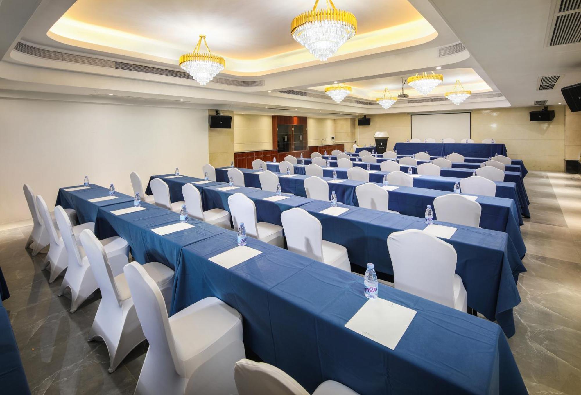 Mehood Lestie International Hotel Nancun Wanbo Metro Station Branch - Free Shuttle Bus To Canton Fair Complex During Canton Fair Period & Free Breakfast & Free Afternoon Tea & Free Midnight Snack & Free Vpn Internet Access Екстериор снимка