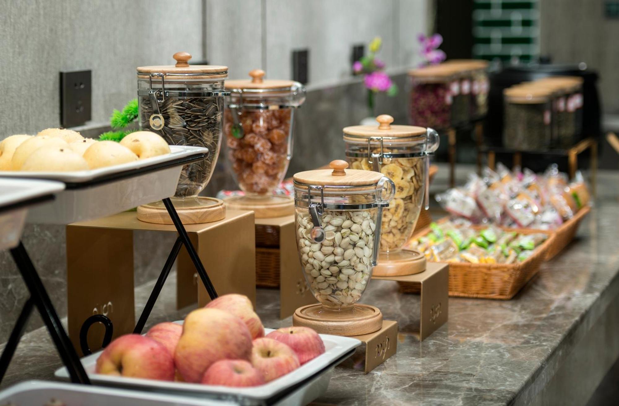 Mehood Lestie International Hotel Nancun Wanbo Metro Station Branch - Free Shuttle Bus To Canton Fair Complex During Canton Fair Period & Free Breakfast & Free Afternoon Tea & Free Midnight Snack & Free Vpn Internet Access Екстериор снимка