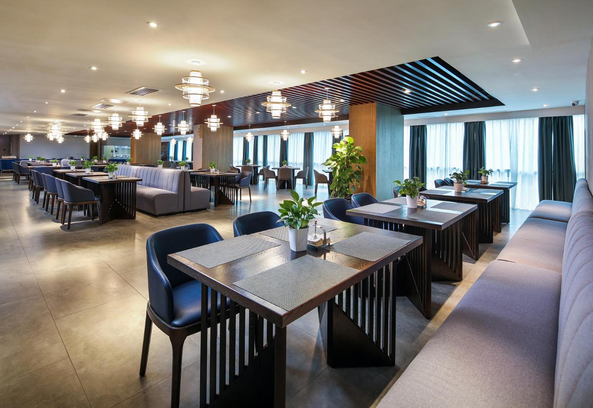 Mehood Lestie International Hotel Nancun Wanbo Metro Station Branch - Free Shuttle Bus To Canton Fair Complex During Canton Fair Period & Free Breakfast & Free Afternoon Tea & Free Midnight Snack & Free Vpn Internet Access Екстериор снимка
